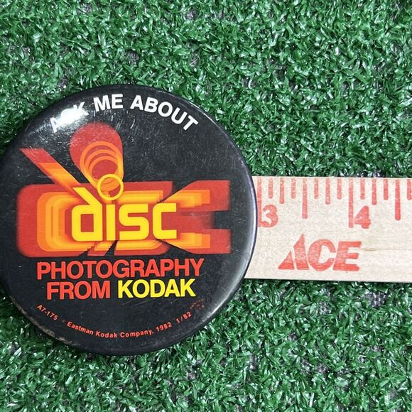 Vintage 1982 Ask me About Disc Photography From Kodak Button Pinback - Picture 6 of 6
